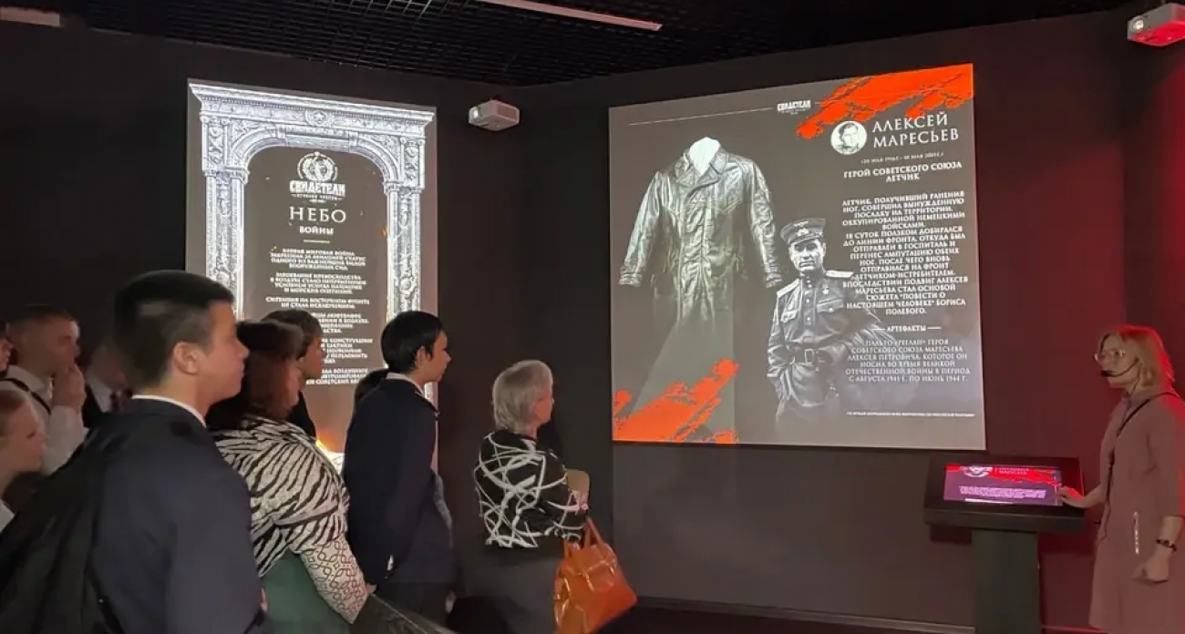 «Меч Сталинграда» и мундир для Парада Победы: в Саратове оцифровали 1600 военных реликвий