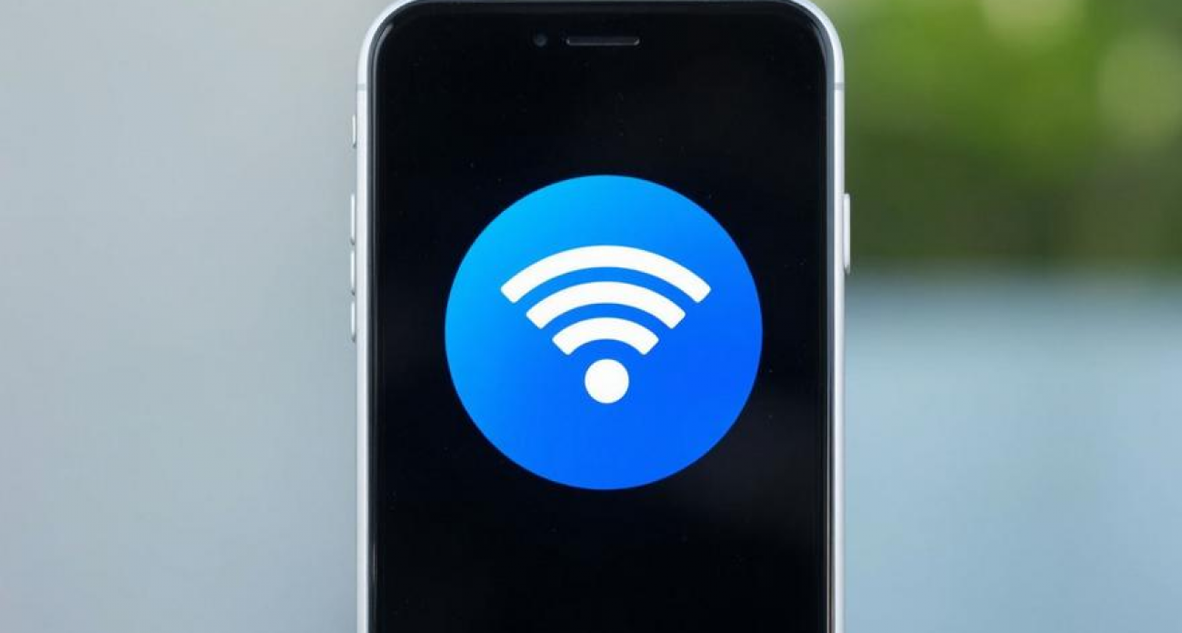 Саратовцам приходится искать Wi-Fi и вызывать такси по телефону из-за отключений связи