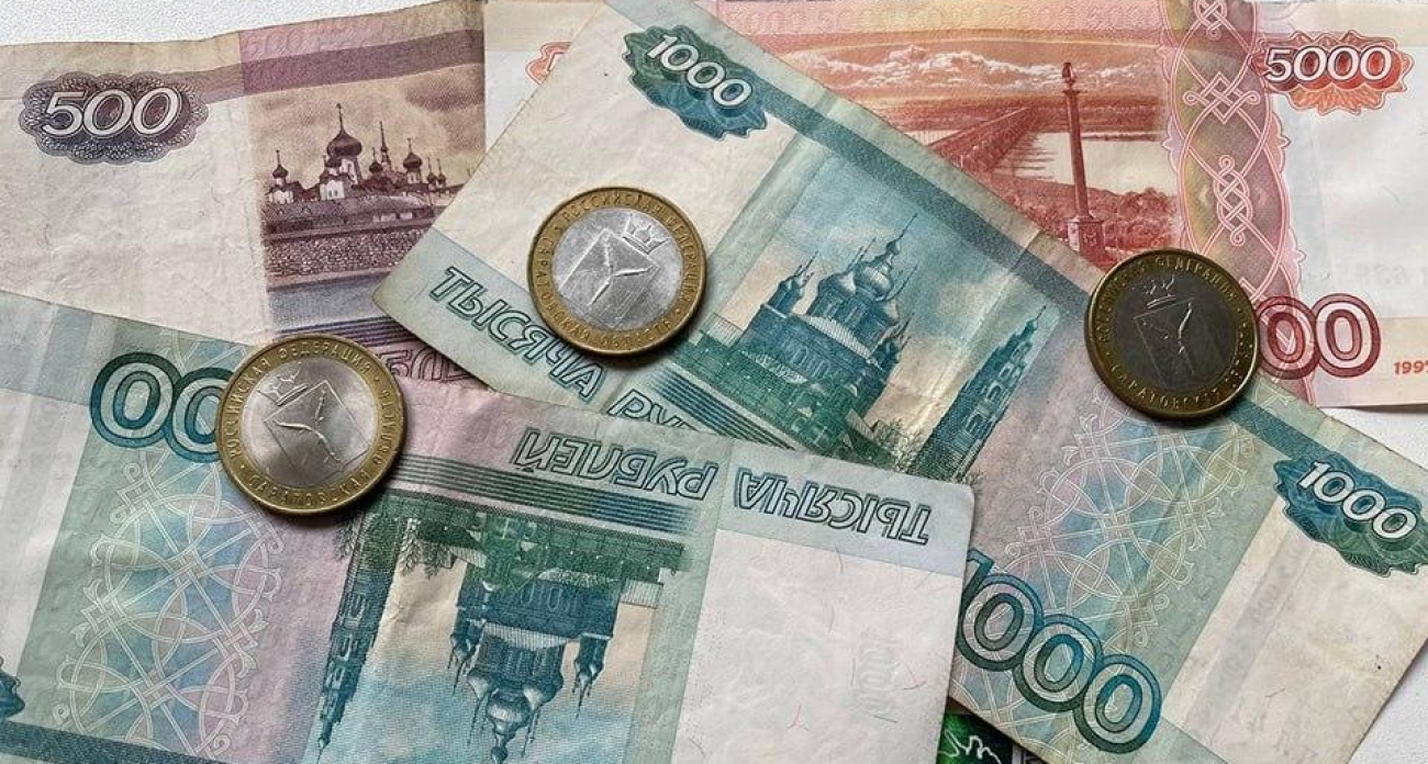 64 227 рублей против 84 886: Саратовская область снова замыкает зарплатный рейтинг ПФО