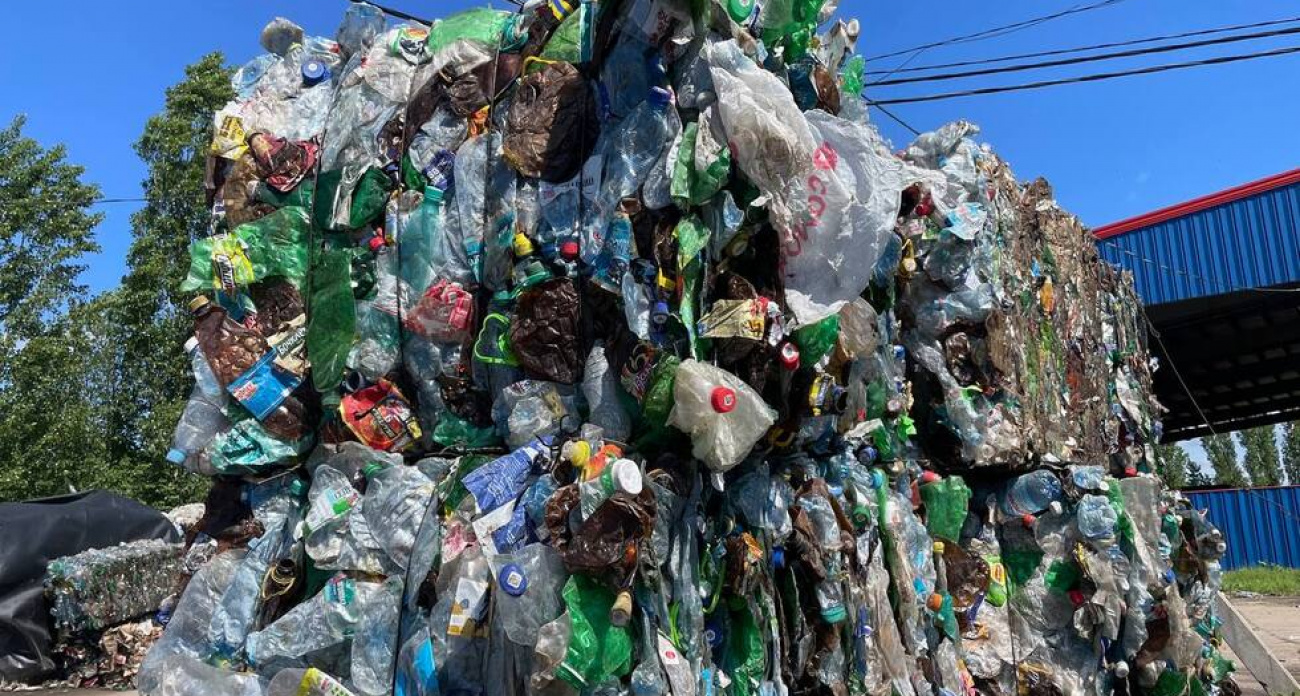 15 млн ПЭТ-бутылок за год: саратовские мусоросортировочные комплексы спасли природу от 671 тонны пластика