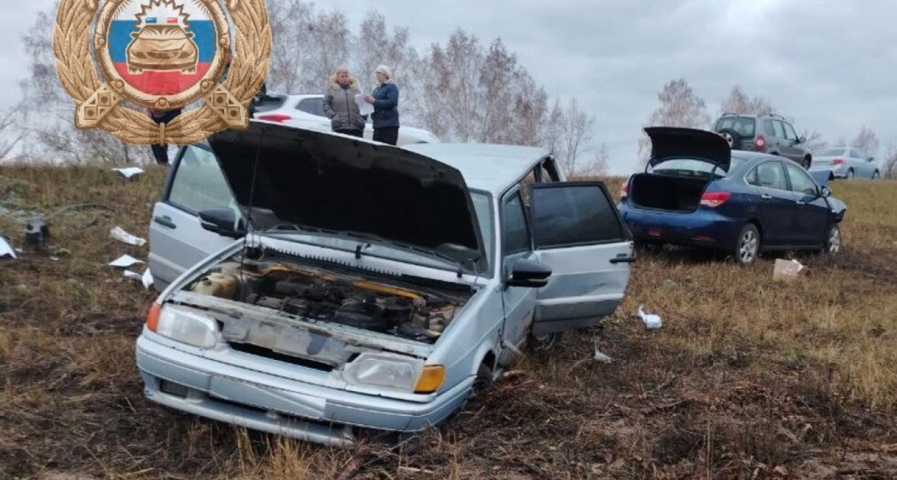 На трассе М-5 71-летний пенсионер на Nissan сбил водителя, стоявшего у своего ВАЗа