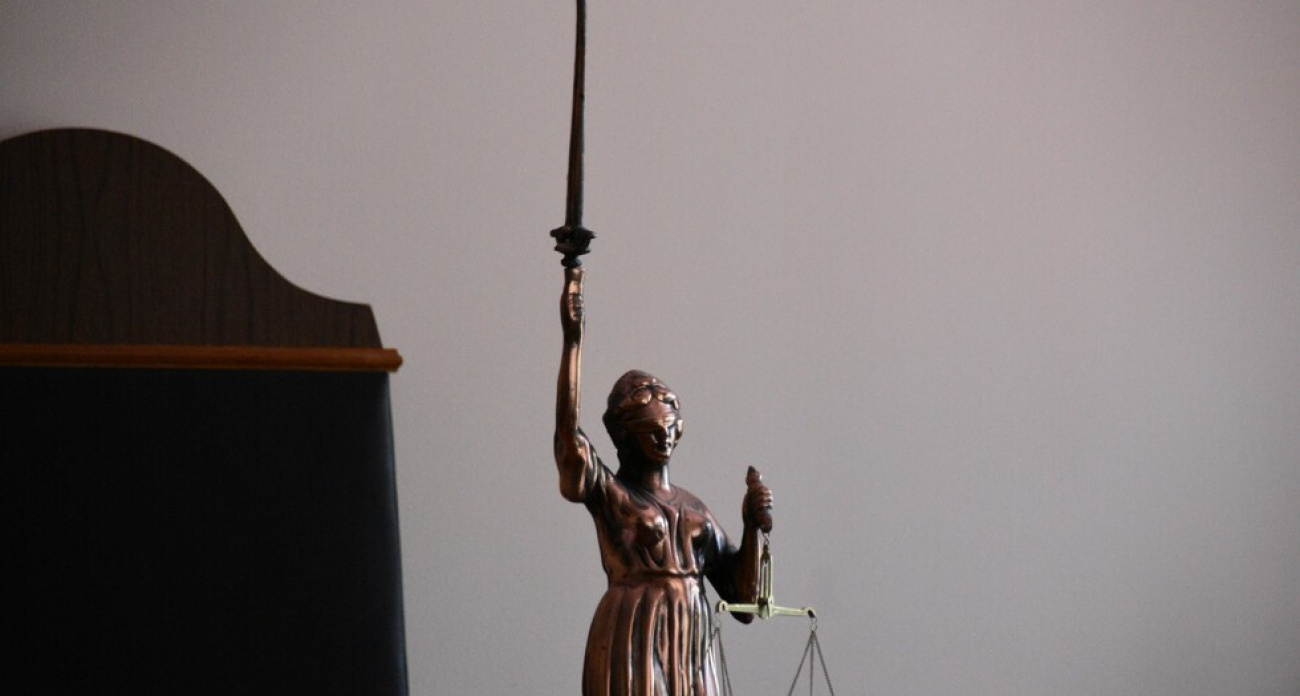 Сотрудника УГИБДД арестовали за помощь в сдаче теории и практики на водительские права