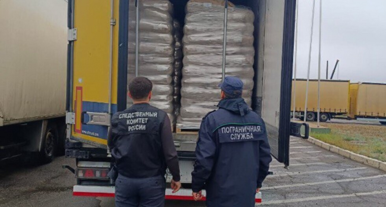 Водитель из Узбекистана предложил 15 тысяч рублей пограничнику за проезд без досмотра в Озинках