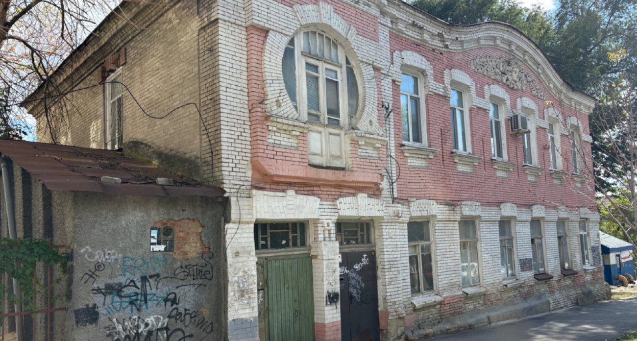 Саратов продает дом купца XIX века за 4 млн и особняк на Провиантской за 24 миллиона