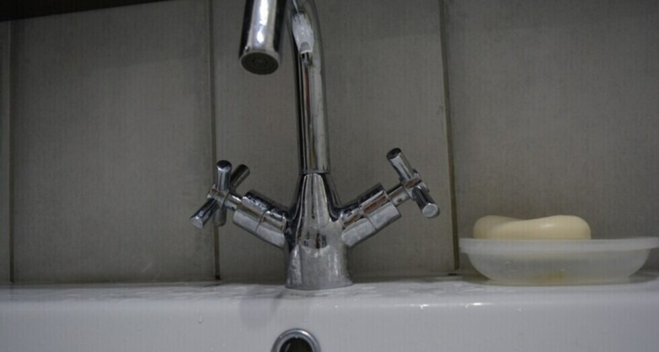 Тысячи саратовцев остались без воды до вечера: три района города парализованы