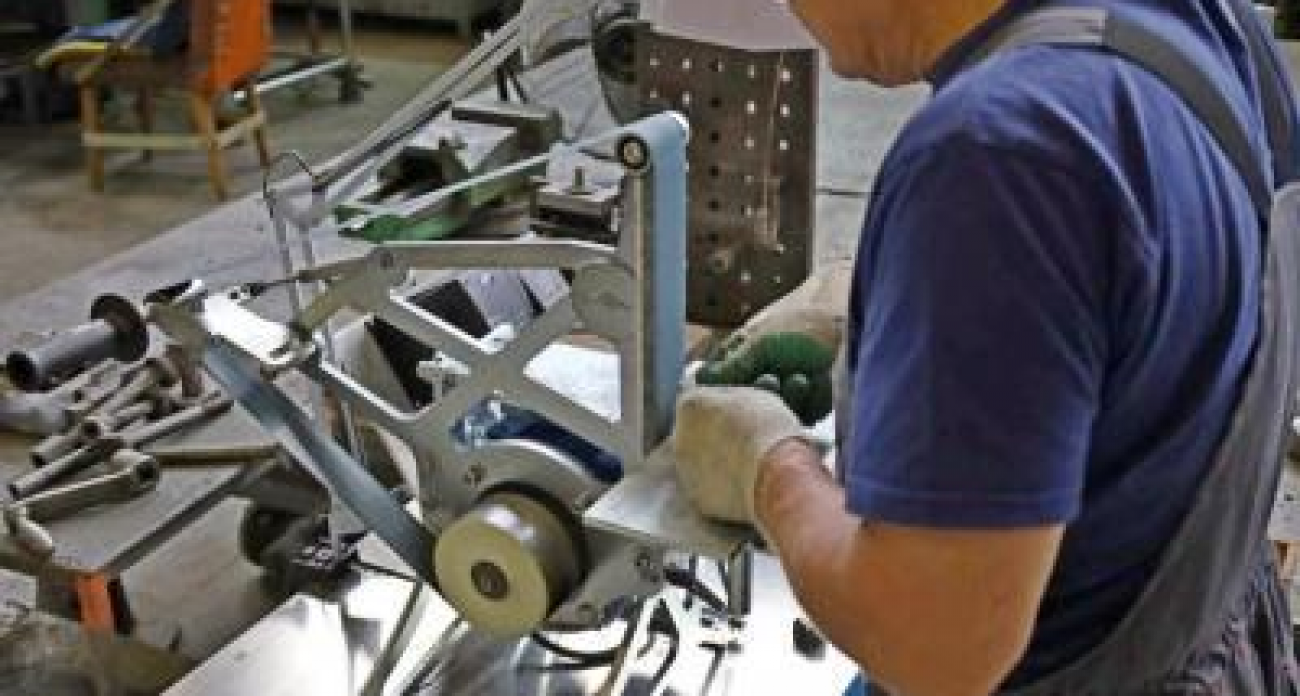 200 тысяч за 9 месяцев работы: в Саратовской области не могут найти сотню слесарей и операторов ЧПУ