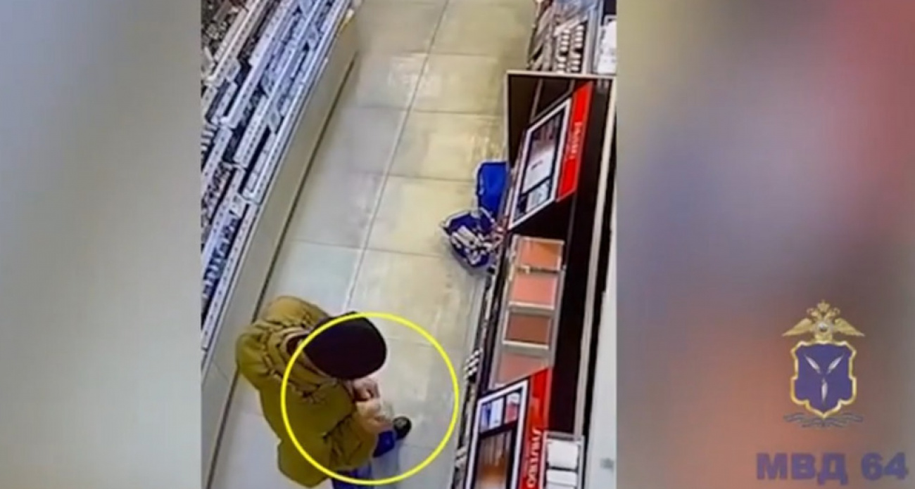 В Балаково рецидивист снял антикражные бирки и украл элитный парфюм на 20 тысяч