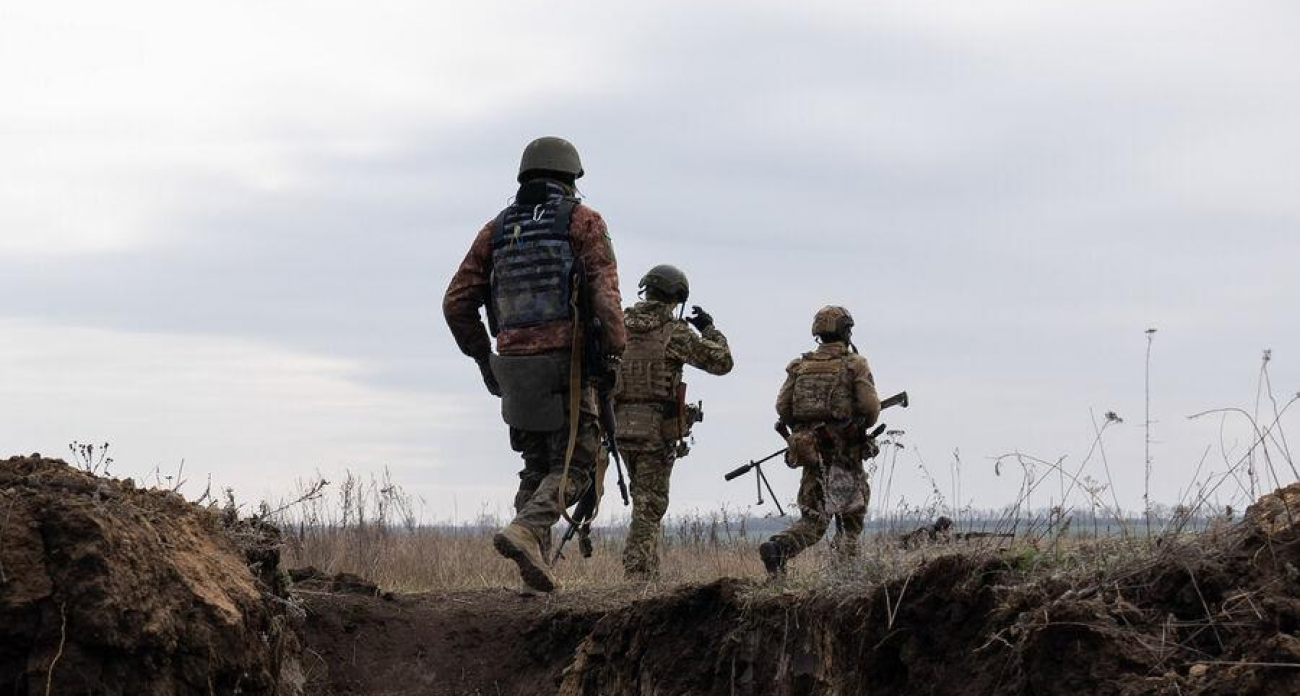 «Командир нас бросил»: окруженные в Красноармейске бойцы ВСУ массово сдаются в плен