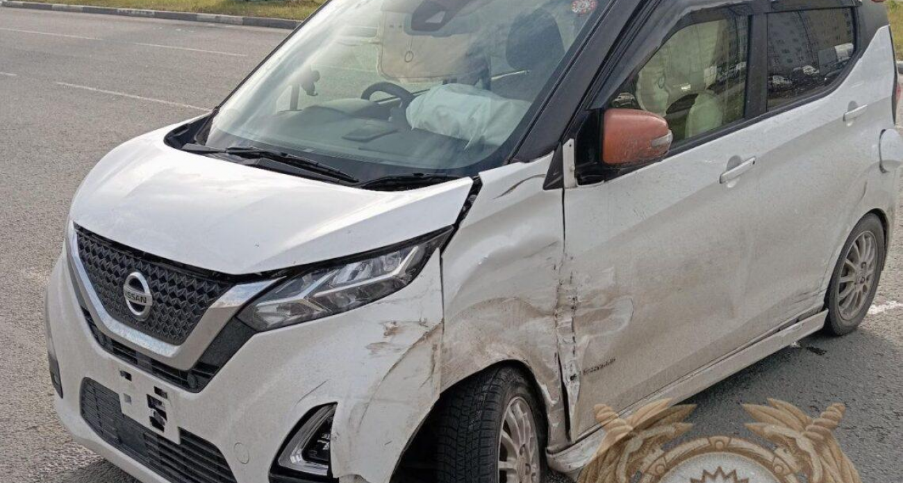 Nissan и Kia K5 столкнулись у Ледового дворца: 23-летний пассажир попал в больницу