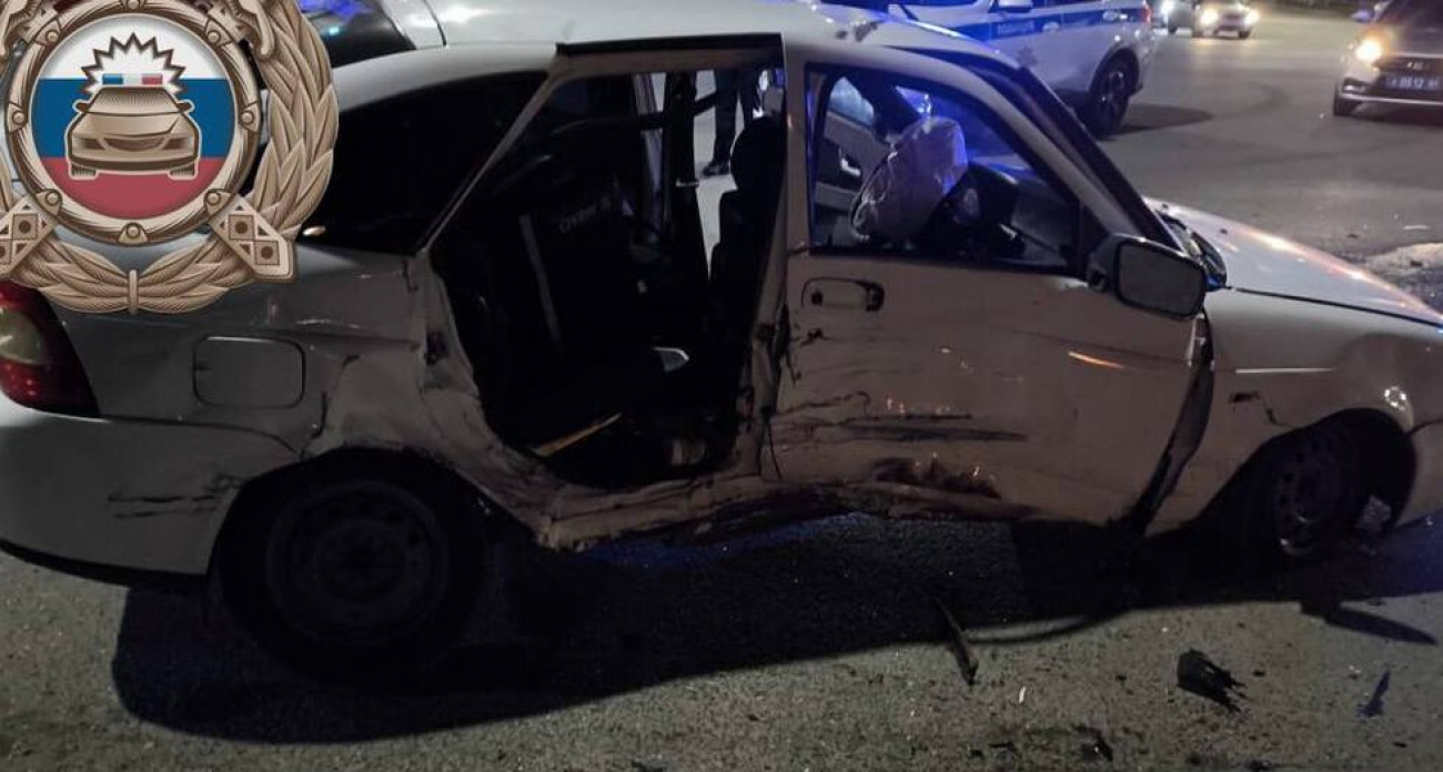 19-летний водитель и его 18-летняя пассажирка пострадали в столкновении с BMW в Балаково