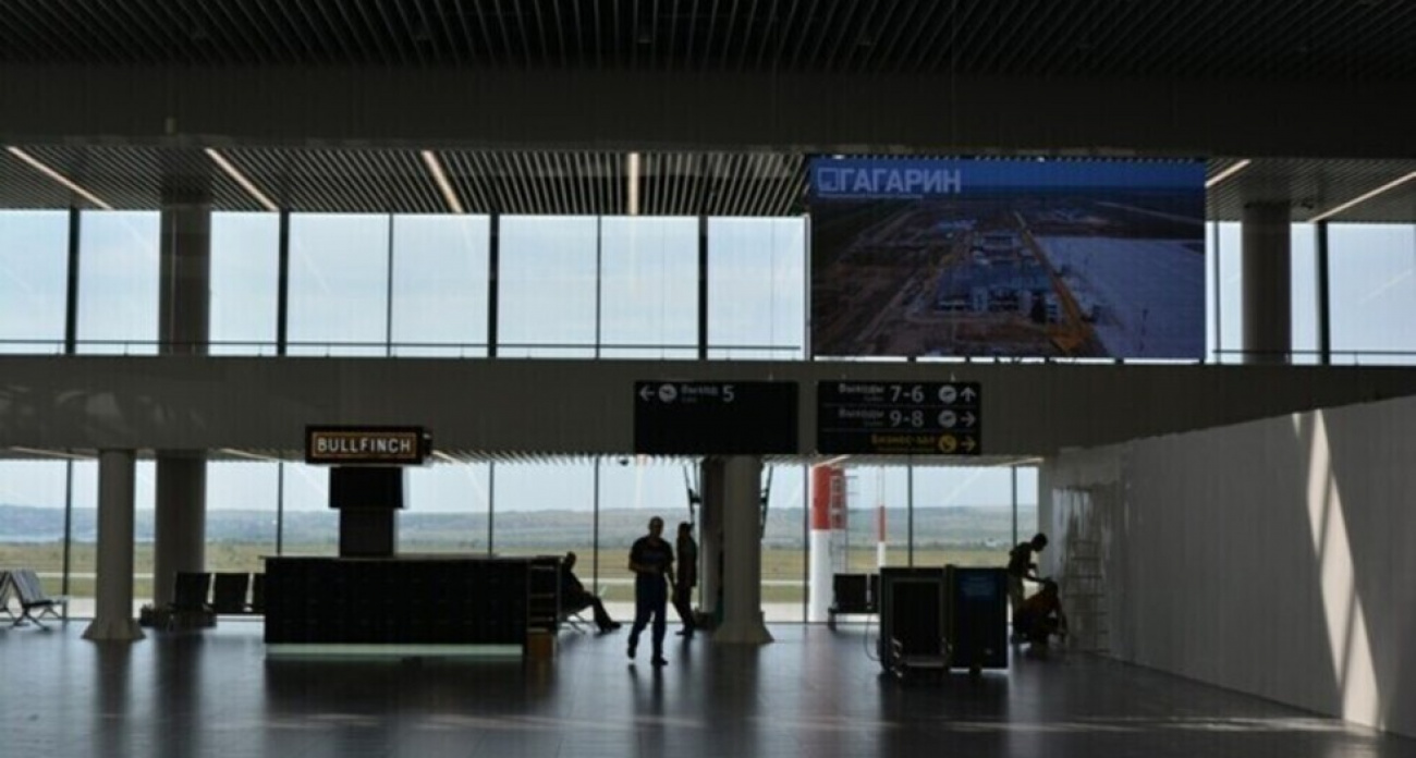 Аэропорт "Гагарин" в Саратове закрыли уже несколько дней подряд — рейс из Петербурга экстренно сел в Москве