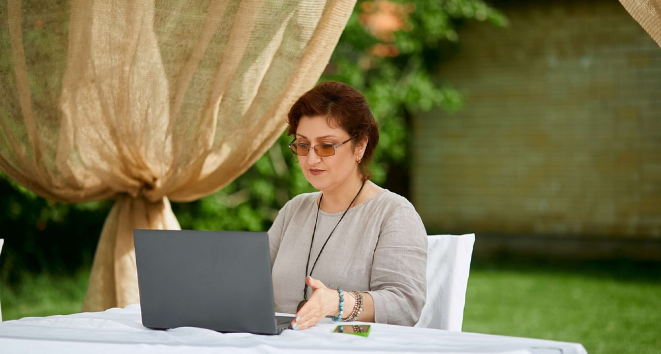 Саратовские пенсионеры увеличили использование ИИ в 4 раза за год