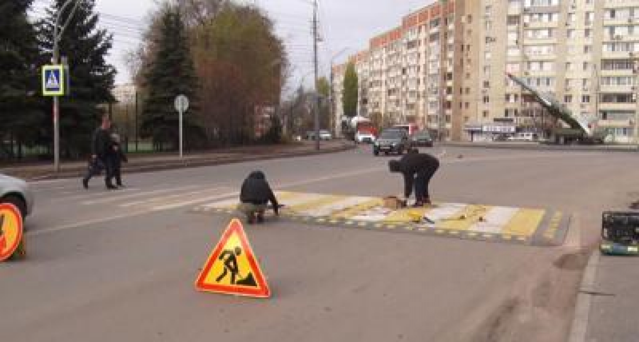 В Энгельсе до 2025 года появятся 9 приподнятых переходов без луж у соцобъектов