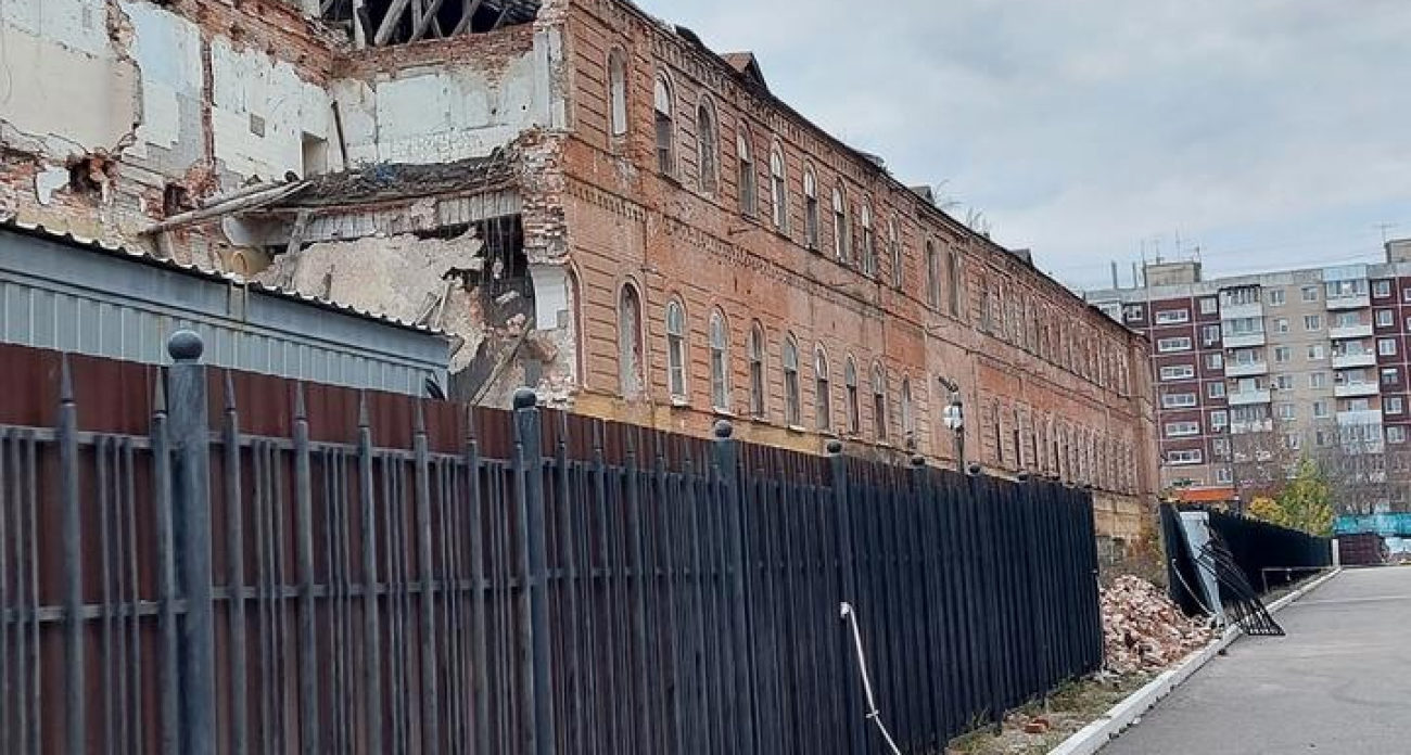 Казарма Деконского 1920-х годов рухнула в центре Саратова: прокуратура проверит музей краеведения