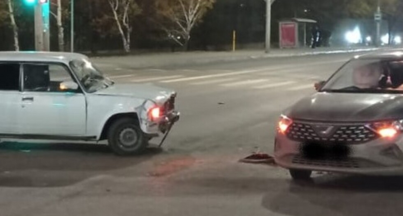 16-летняя пассажирка Jetta пострадала в столкновении с ВАЗ-2107 на проспекте 50 лет Октября