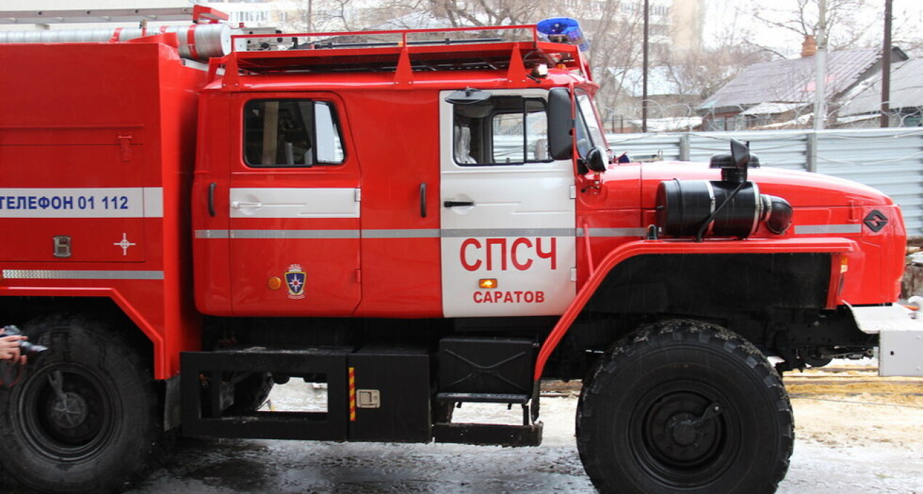 Ночной пожар на общей кухне: в Саратове эвакуировали шестерых жителей пятиэтажки