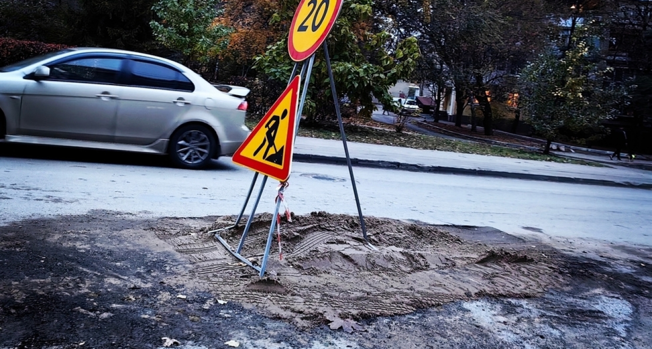 Администрация Саратова подала три иска к собственному Водоканалу за неремонт асфальта после отключения воды