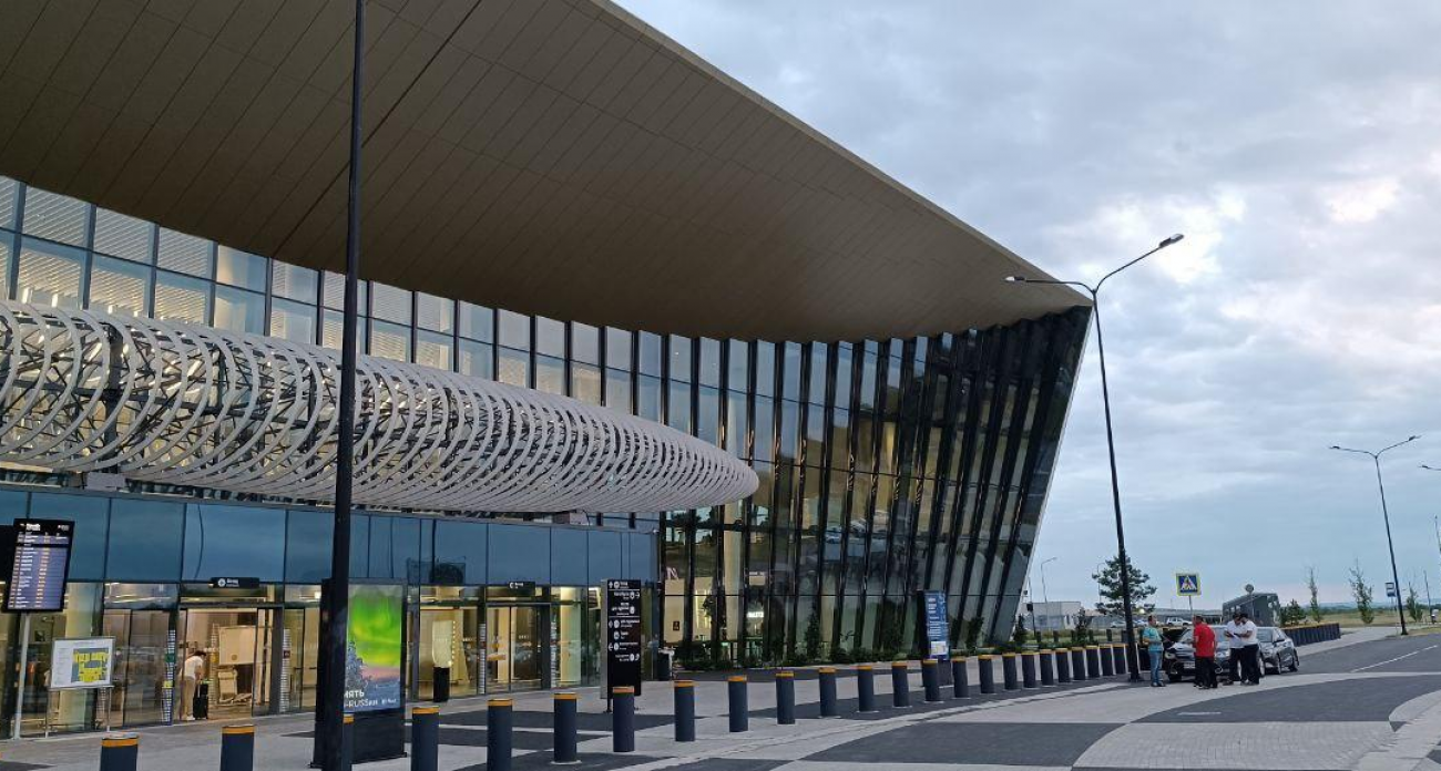 20 часов без еды и воды: авиакомпания бросила пассажиров двух рейсов в аэропорту Гагарин