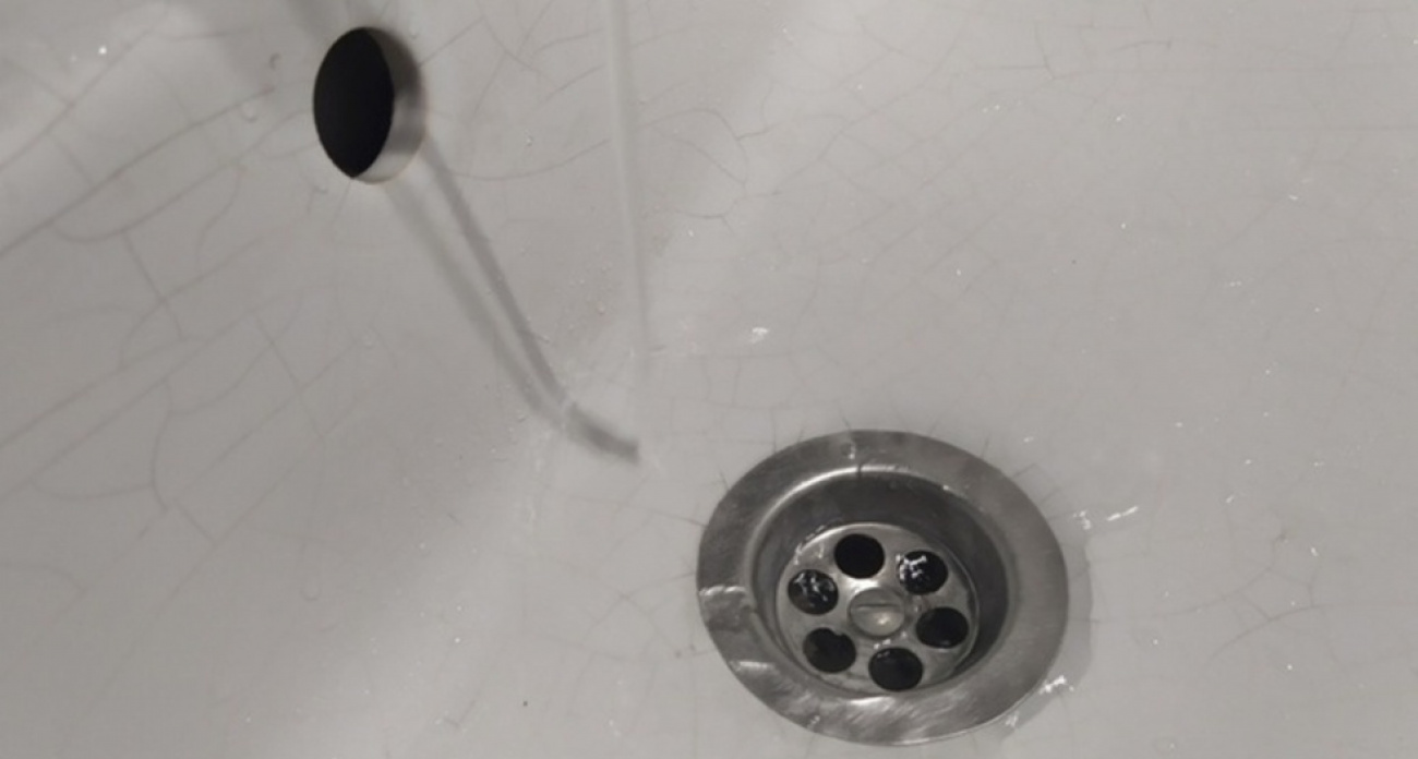 Тысячи жителей Саратова остались без воды до полуночи из-за массовых аварий