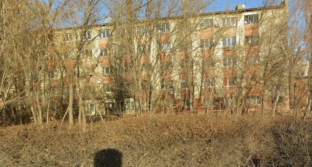 5 миллионов на укрепление стен вместо отселения: в Саратове спасают дом от обрушения стальными конструкциями