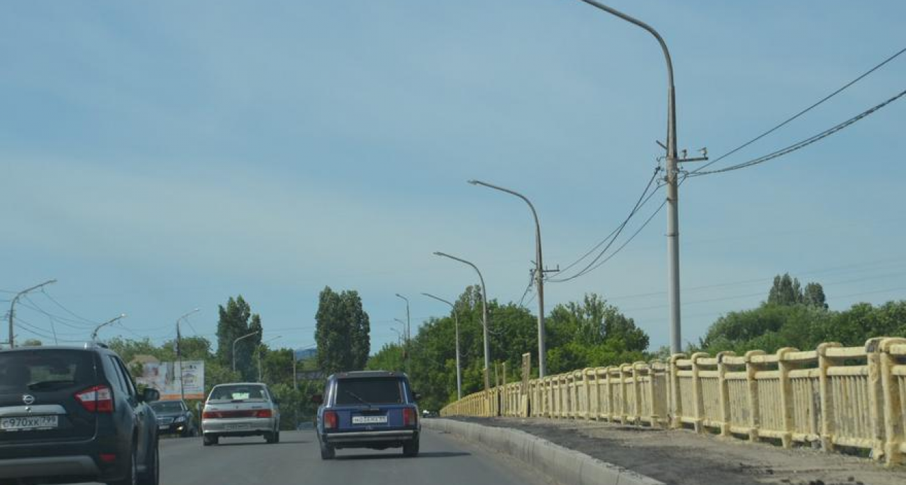 Охранники в бронежилетах с шокерами будут контролировать четыре моста Саратовской области за 100 млн