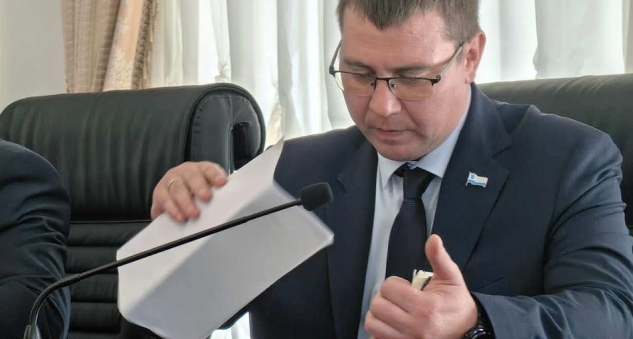 "Полгода вместо 30 дней": саратовцы массово жалуются на КУИ Серебрякова, который игнорирует звонки и нарушает федеральный закон