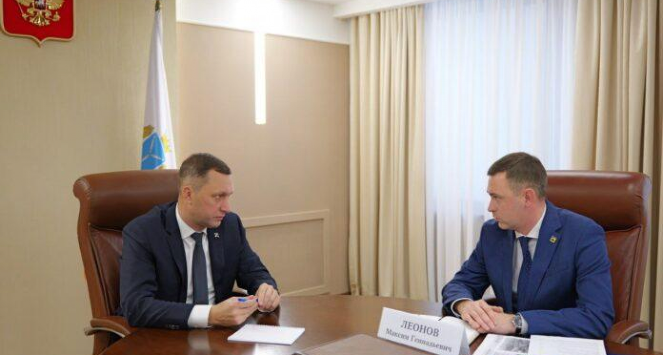 Бусаргин и глава Энгельсского района подвели итоги: 433,5 млн рублей на дороги и инфраструктуру