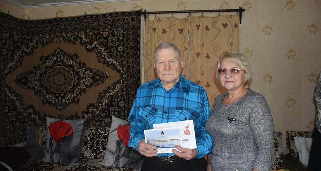 Начал работать в 7 лет после ареста отца: 95-летний ветеран из Аткарска не выпускает удочку из рук