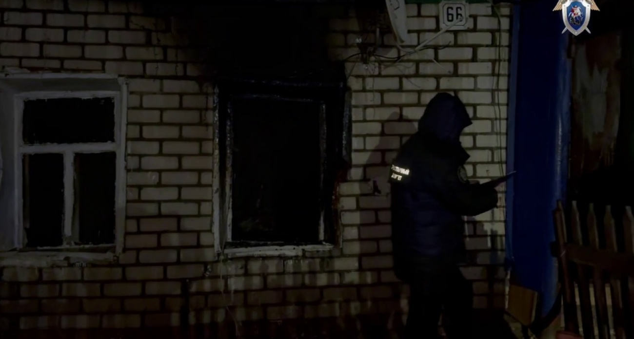 Ночной пожар в Ершове унес жизни семьи с детьми 4 и 15 лет — выжил только 19-летний сын