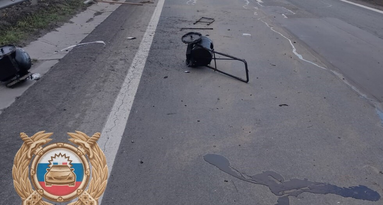 19-летний байкер госпитализирован после столкновения с ЗАЗ, дорожник травмирован "Калиной"