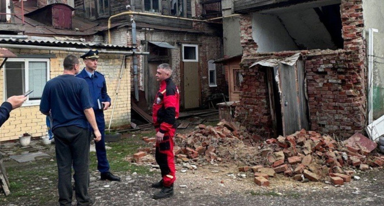 Бастрыкин взял на контроль дело о нарушении прав жильцов дома-памятника 1830-х годов с разрушающимися стенами в Саратове