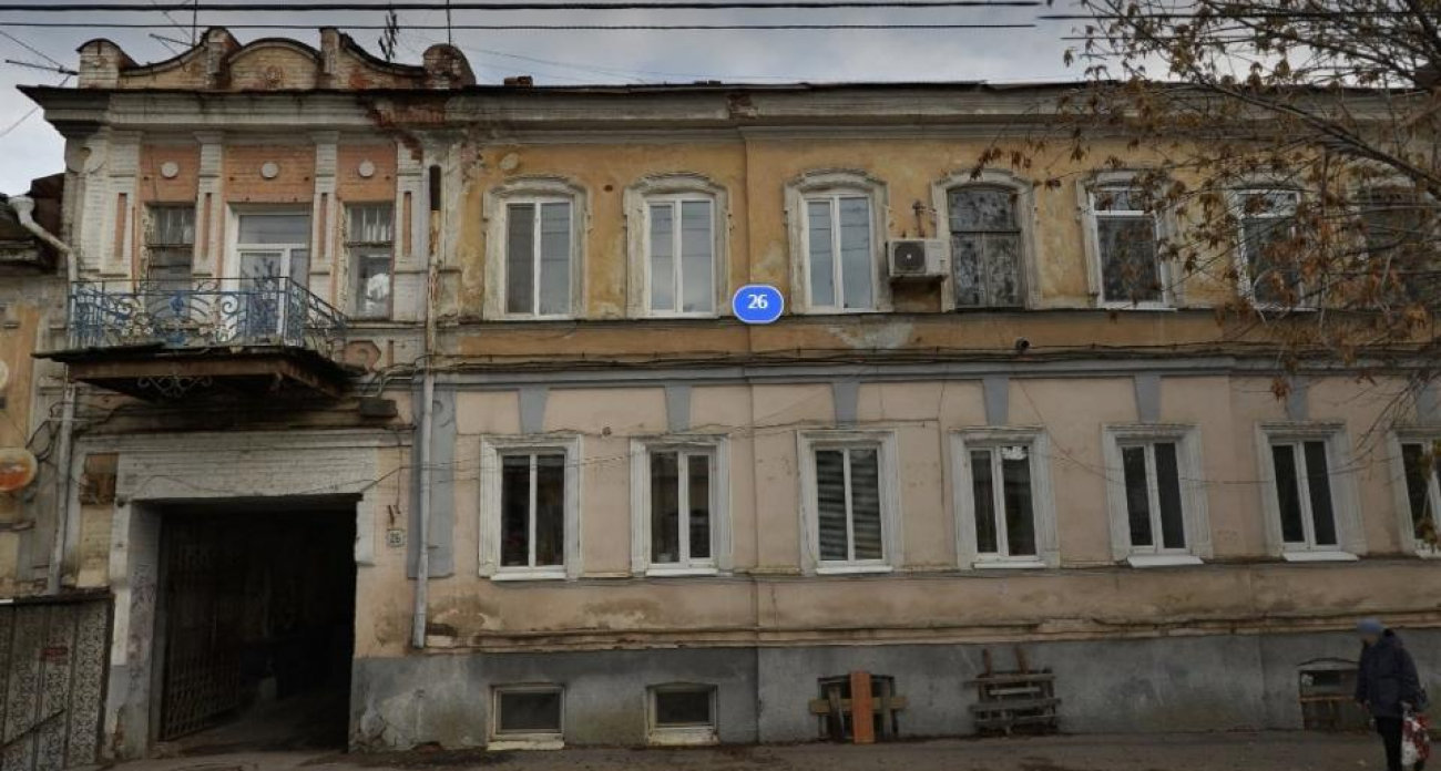 Пенсионеры и дети в доме-памятнике с разрушающейся кровлей: Бастрыкин требует ответа от Саратова