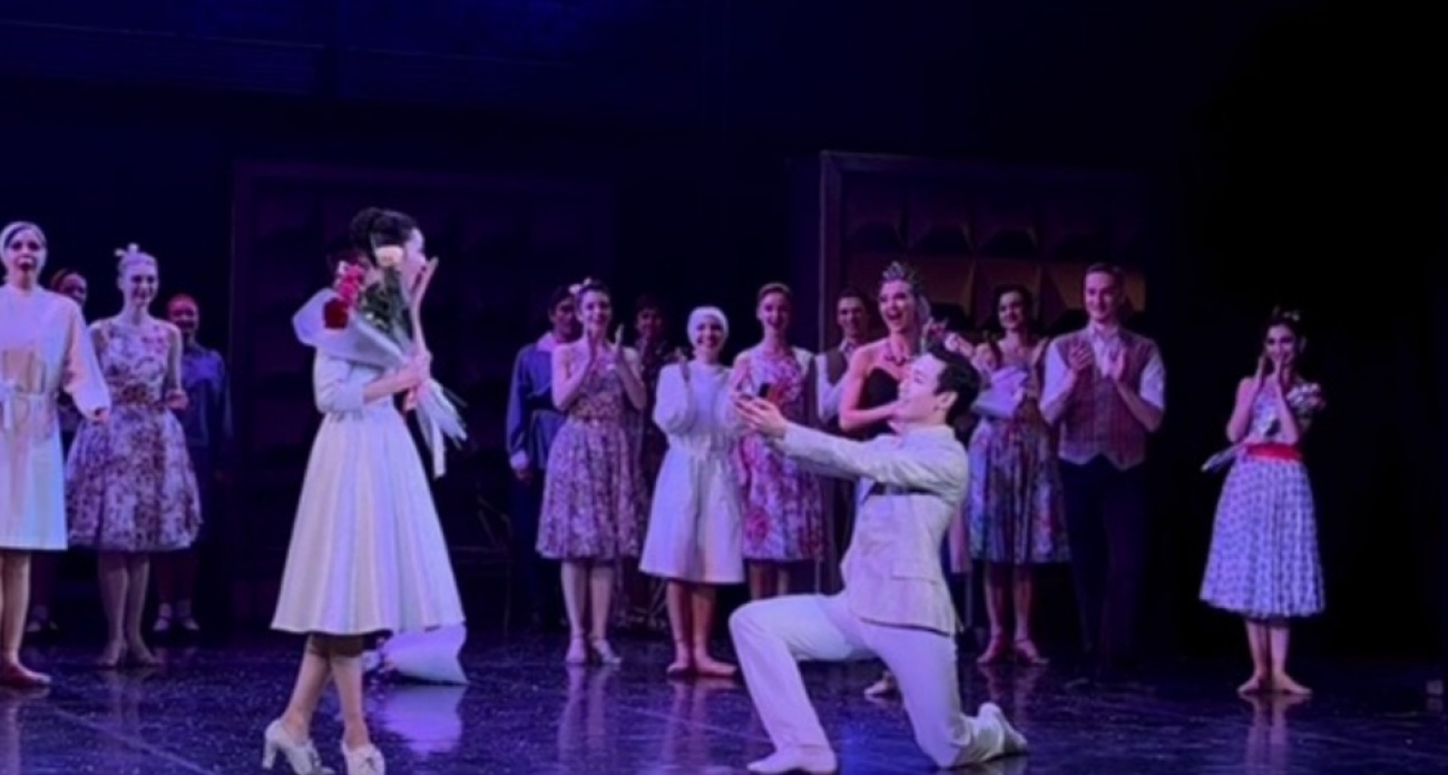 Японский принц сделал предложение Золушке прямо на сцене саратовского театра под аплодисменты зрителей