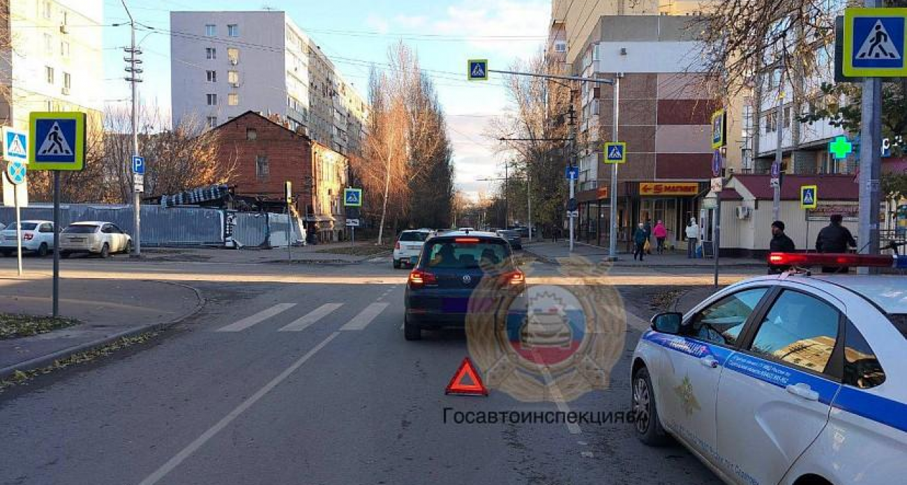 На Новоузенской Volkswagen сбил 77-летнюю пенсионерку: женщину отпустили домой после осмотра