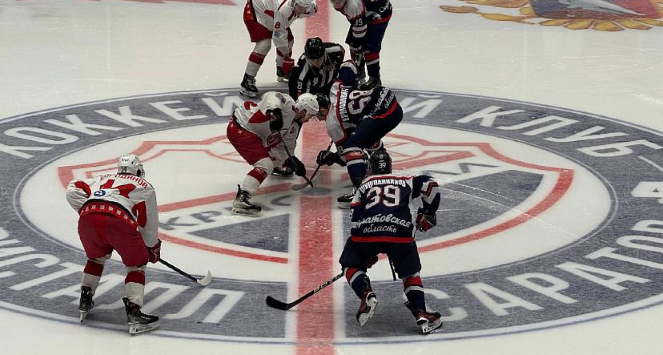 «Кристалл» вырвал победу у «Прогресса» со счетом 4:3 в драматичном матче НМХЛ