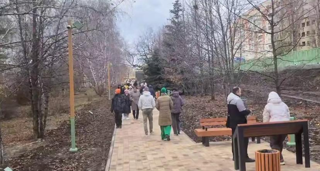 Счастливые дети и новые экотропы: саратовцы штурмуют преображенный Ботанический сад Володина