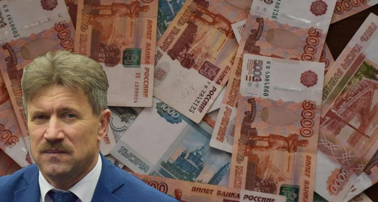 Замглавы района подписал полмиллиона премии своему боссу в обход депутатов