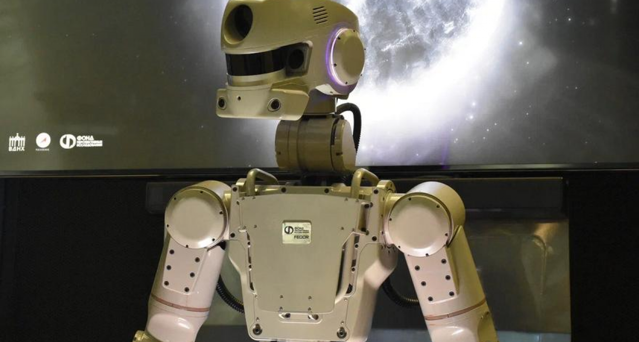 «Тебя встречает робот, а не человек»: депутат КПРФ шокирован цифровизацией даже захолустных магазинов Китая