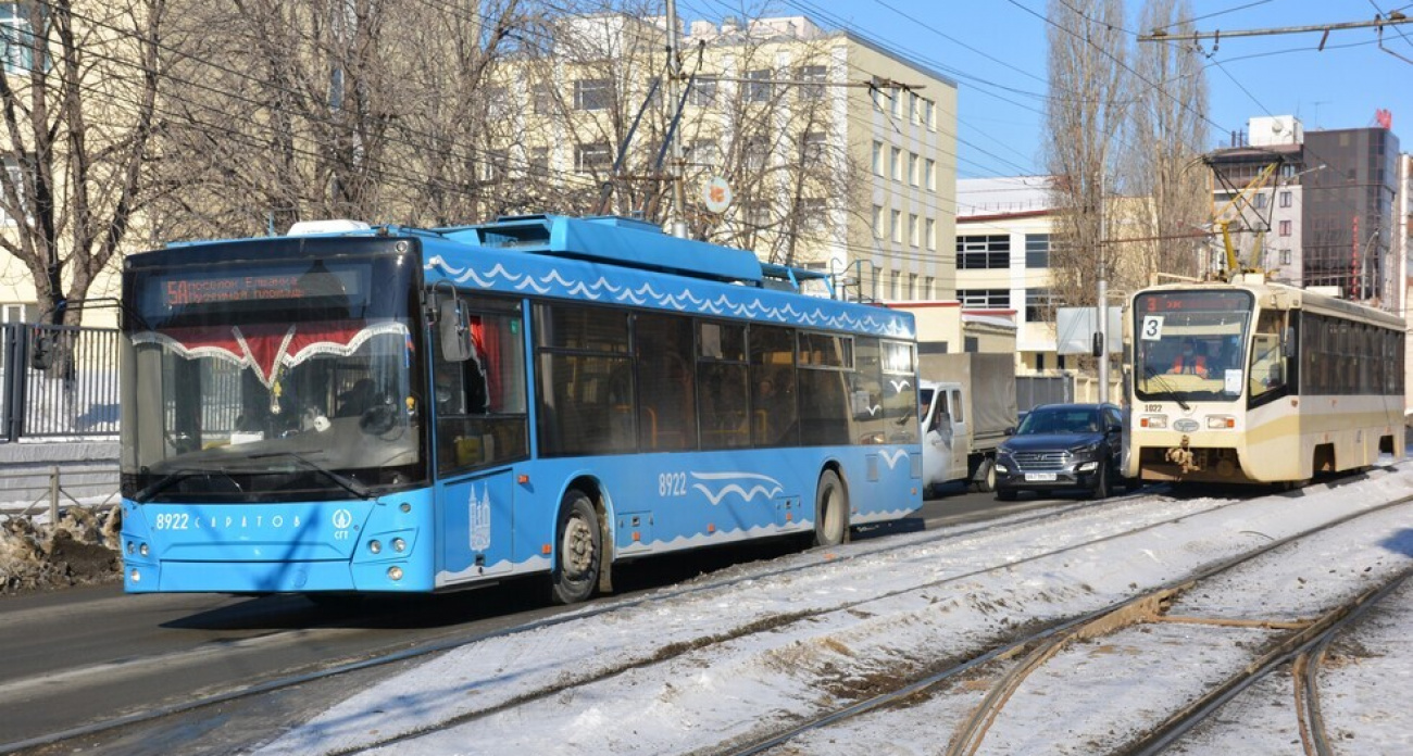 В Саратове встали трамвай №10 и троллейбусы №5: обрыв сети и поломка стрелки