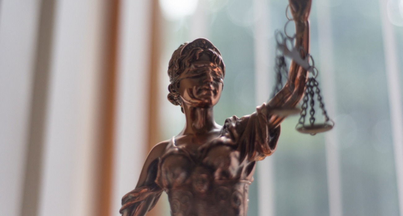 Водитель ВАЗ-2107 с флагами Азербайджана получил полгода ограничения свободы за заносы на встречке