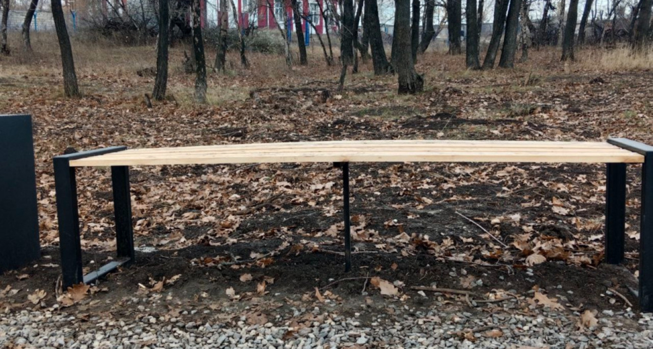 Кривые лавочки за деньги Володина: жители требуют ответа от мэра за убогое благоустройство "Новой Кумысной поляны