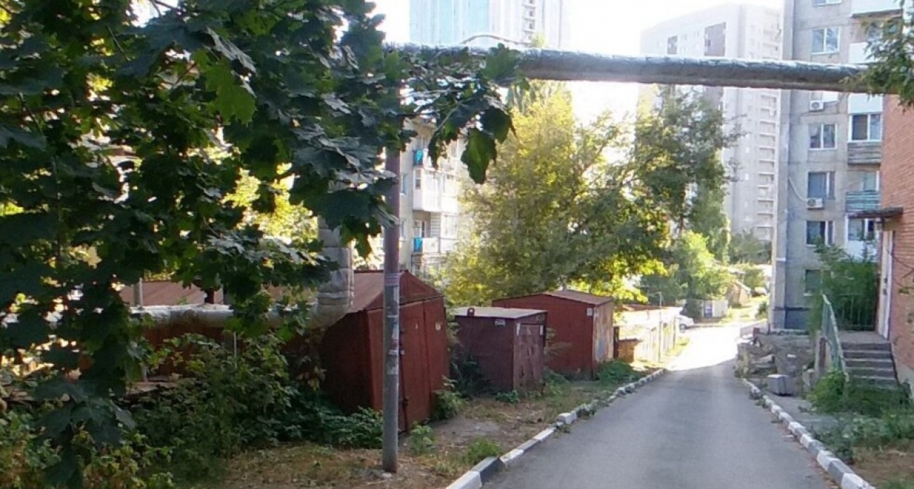 В центре Саратова снесут 13 гаражей возле школы и жилых домов