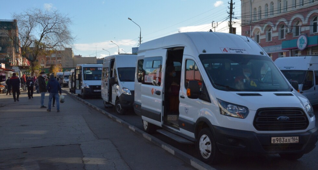Энгельс урезает маршрут №4 с 12 до 10 автобусов и разрешает старые машины до 7 лет