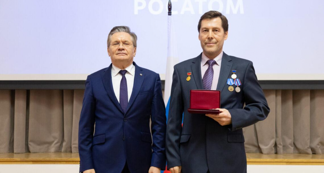 Электрослесарь и инженер Балаковской АЭС получили медали «За заслуги перед Отечеством» из рук главы Росатома