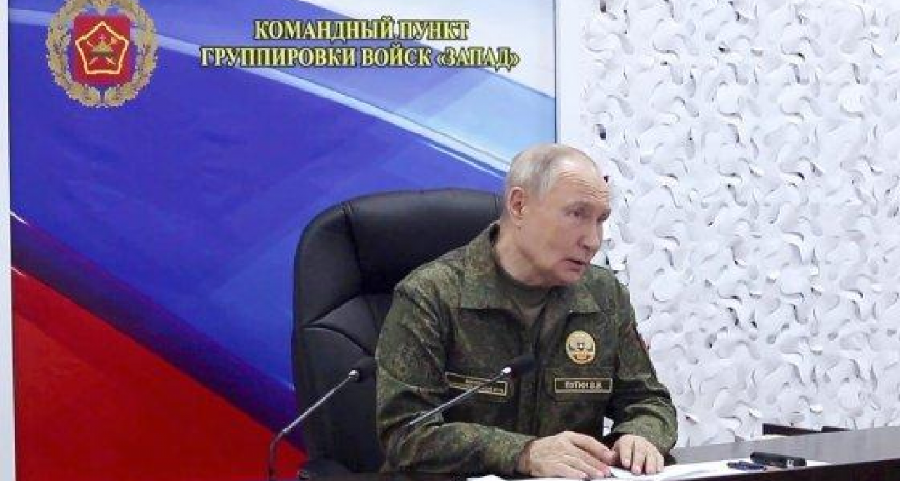 15 пленных ВСУ конвоируют средь бела дня: колонна спокойно движется без страха дронов