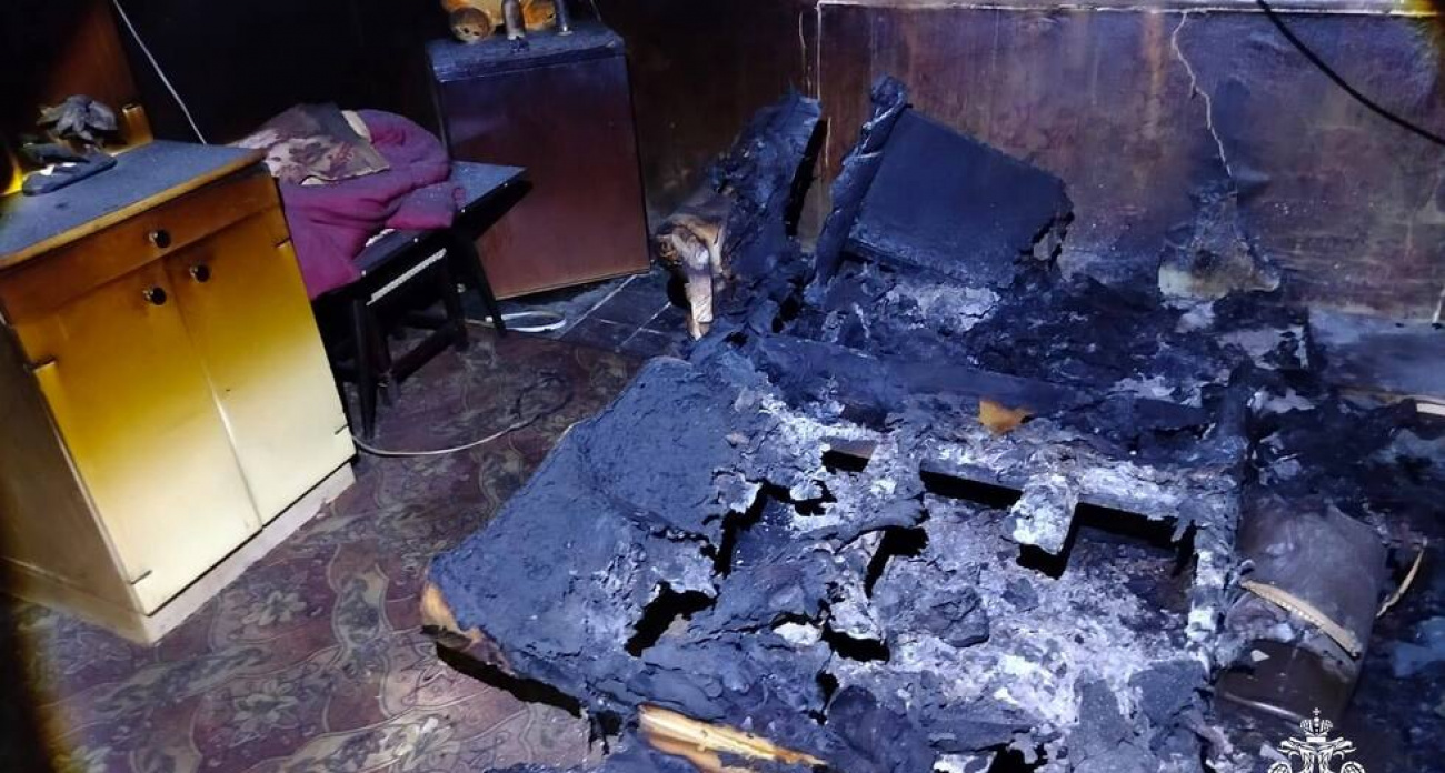 Заснула с сигаретой: 65-летняя пенсионерка сгорела на диване в селе Золотое