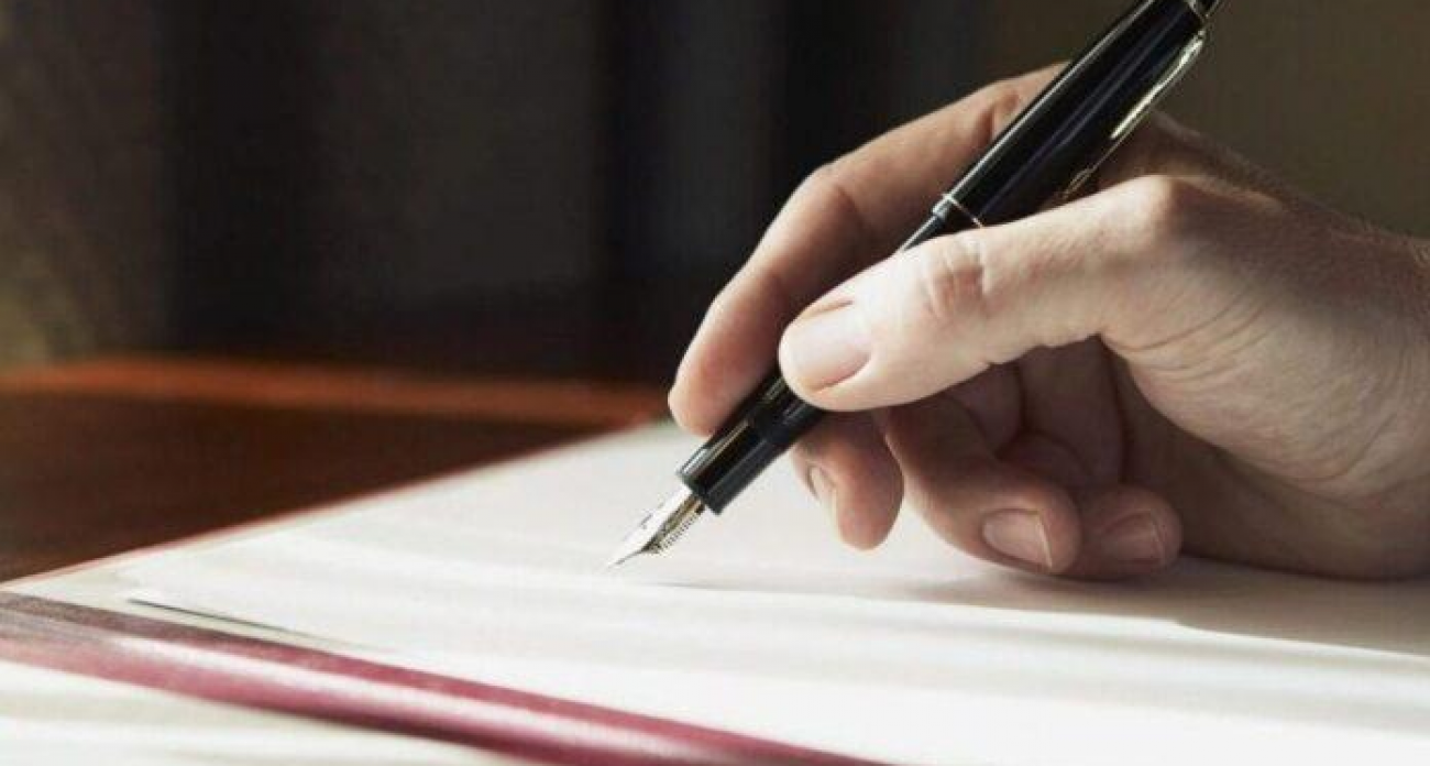 Выезд ребенка за границу и дарение квартиры: три случая, когда саратовцам не обойтись без нотариуса