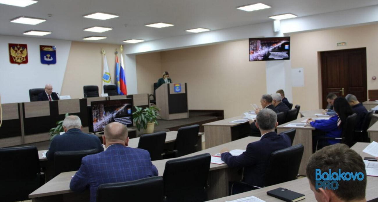 В Балаково депутатов впервые заставили расписываться при входе в администрацию — как журналистов