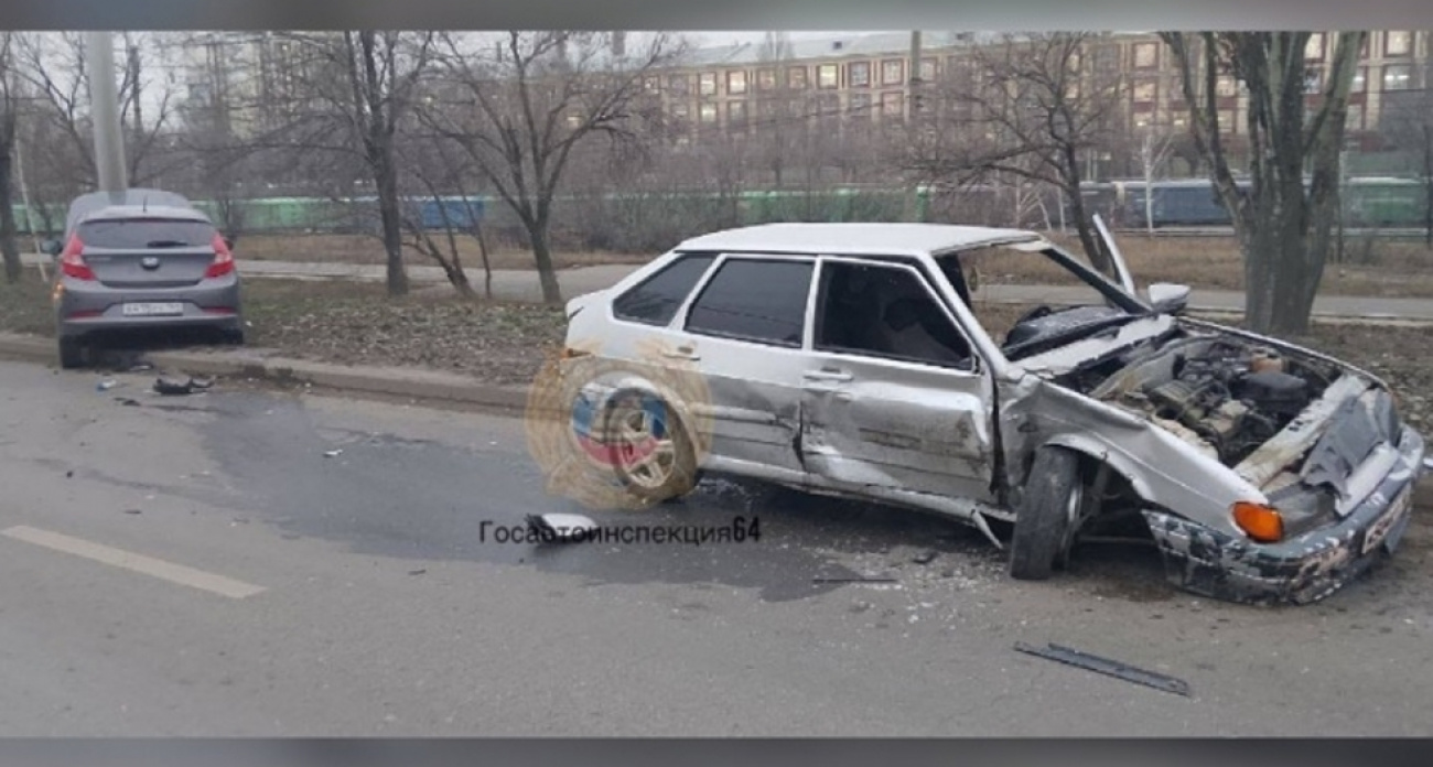 20-летний пассажир Hyundai госпитализирован после утреннего столкновения с ВАЗ-2114 на Московском шоссе