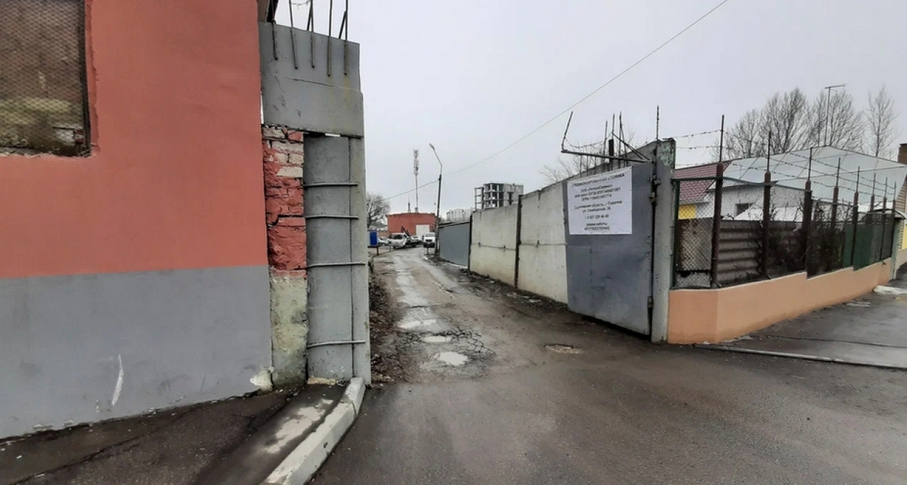 Эвакуаторы на 3 года: в Саратовской области выбрали подрядчиков для круглосуточной охоты на нарушителей